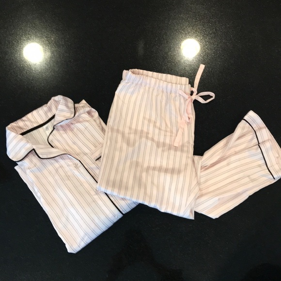 Gilligan & O'Malley Other - Gillian O Malley Silky Pink Size Small Pajama Set